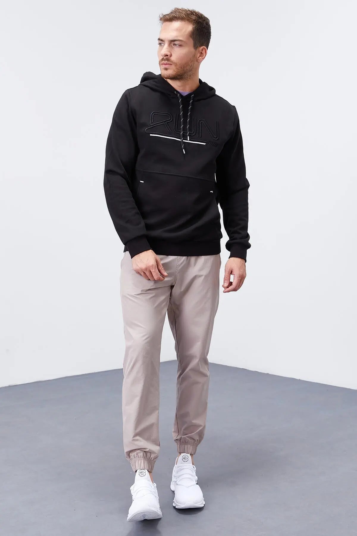 yazi nakişli standart kalip kapüşonlu erkek sweatshirt - 87887 - Justyol