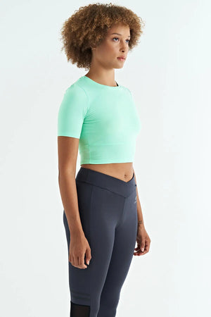 sirt dekolteli standart kalip o yaka kadin crop t-shirt - 97265 - Justyol