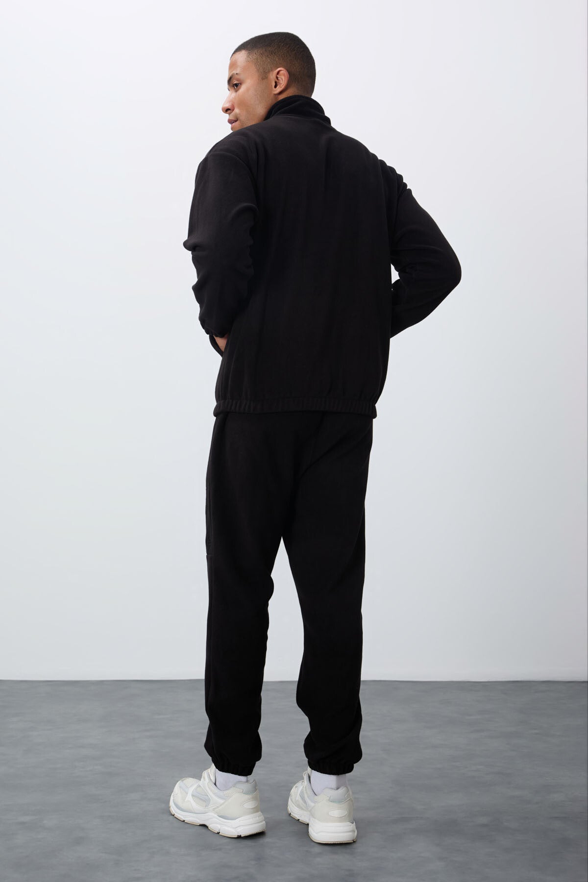 siyah kalin yumuşak dokulu comfort fit nakişli erkek eşofman takim - 85269 - Justyol