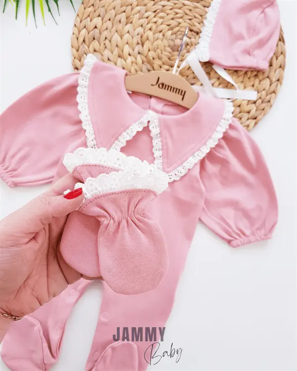 triangle collar scallop detailed hat jumpsuit set - Justyol