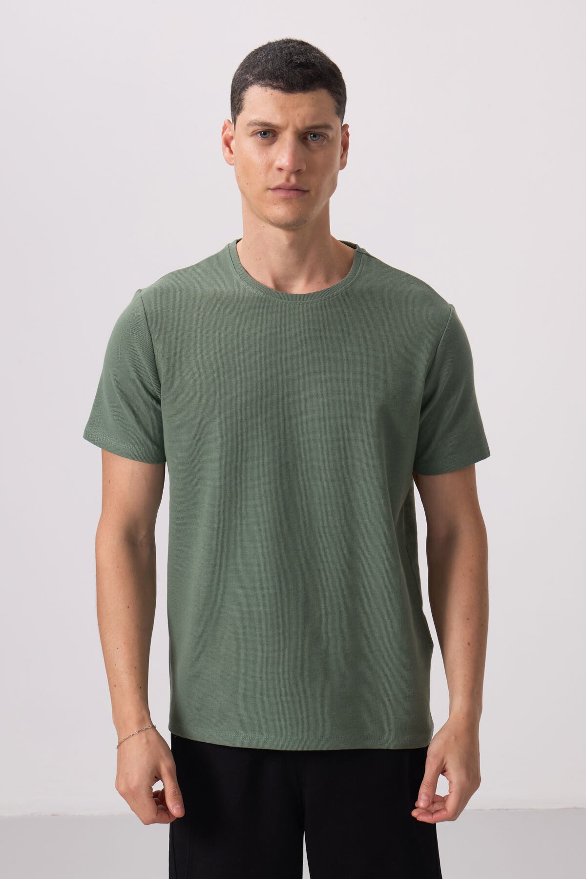 yüzeyi dokulu rahat form basic erkek t-shirt - 88436 - Justyol