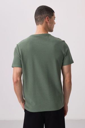 yüzeyi dokulu rahat form basic erkek t-shirt - 88436 - Justyol